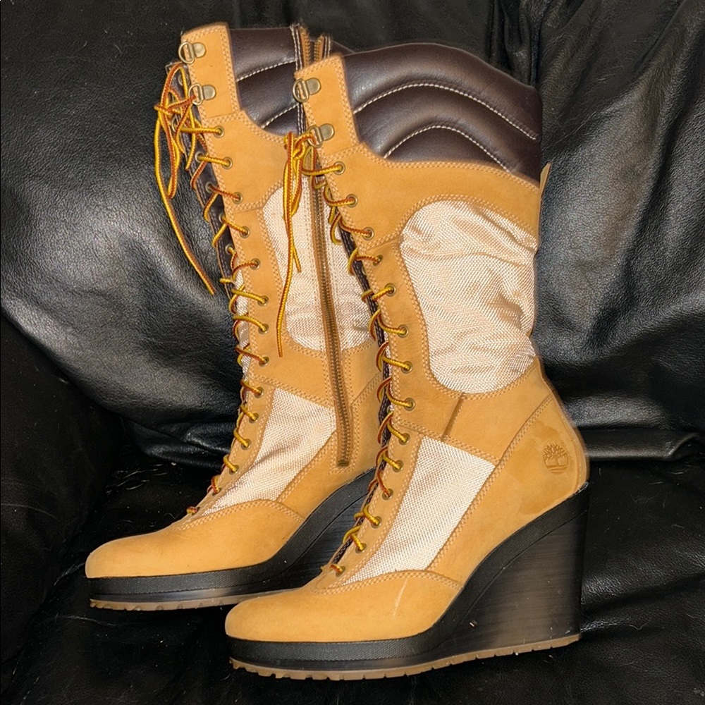 Timberland Tan and Brown Lace Up Boots sz 8